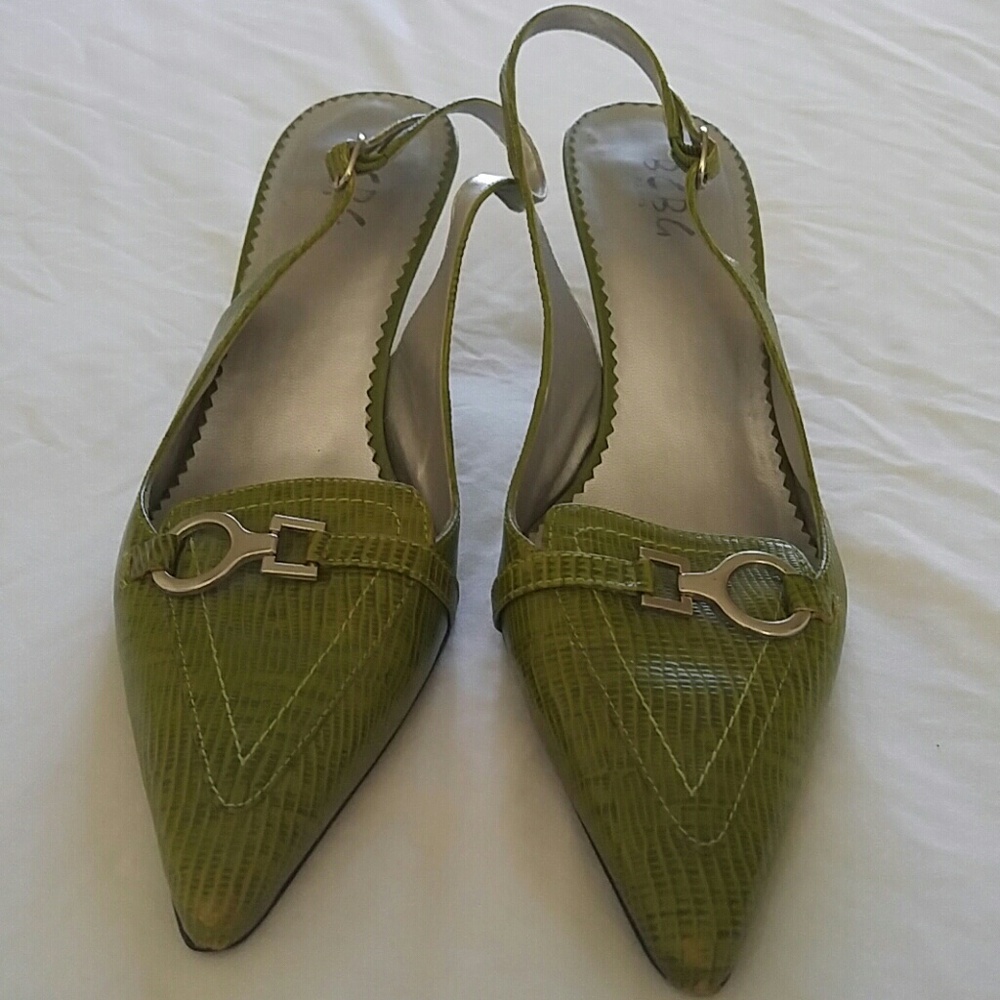 BCBG. 3 1\2" Apple Green Heels Size. 9